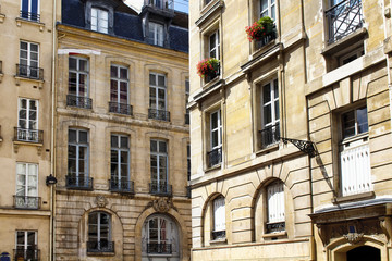 Fototapeta na wymiar Architecture style of residential buildings in Paris