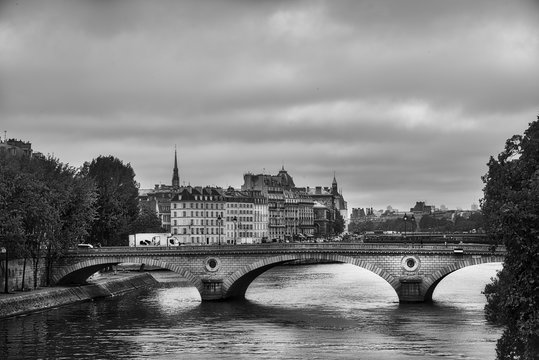 Fototapeta River the Seine in the French capitol Paris. Black and white.