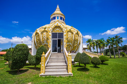 Pavilion (Bat Bo Holy Father money) Wat Yang Khoi Kluea at Phichit Thailand.