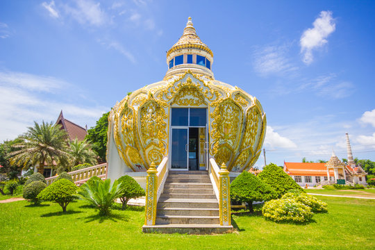 Pavilion (Bat Bo Holy Father money) Wat Yang Khoi Kluea at Phichit Thailand.