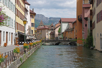Fototapeta na wymiar View of the canal in city centre of Annecy