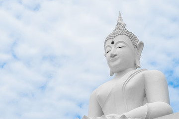 Fototapeta na wymiar Big Buddha statue white is located in the temple in the sky beautiful