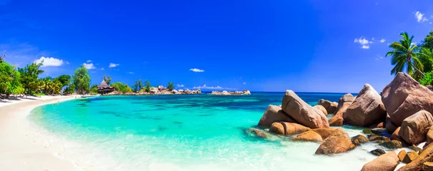 Tuinposter Tropisch strand geweldige tropische vakanties in paradijselijke stranden van de Seychellen, Praslin