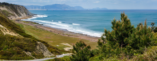 Obraz premium Beach Azkorri or Gorrondatxe view.