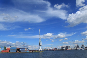 Hafenszene in Antwerpen / Partie im Antwerpener Hafen (Hansadok/ Havendok)
