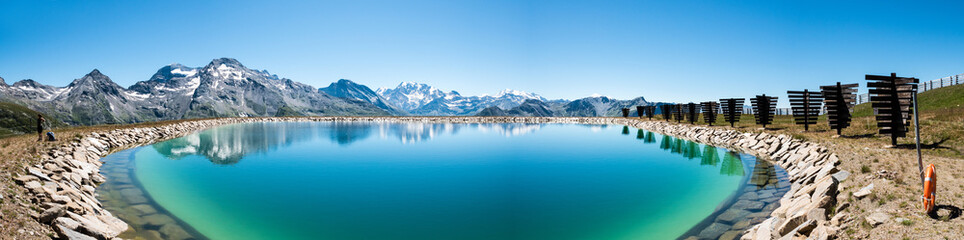 Panorama von Walliser Alpen und Speichersee, Schweiz