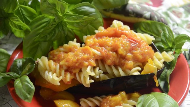 Fusilli with pepper sauce Pasta Mì ống với nước sốt hạt tiêu Cucina italiana Ẩm thực Ý Italian cuisine