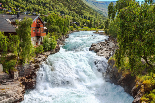 Fototapeta Waterfall and house in Lom, Norway