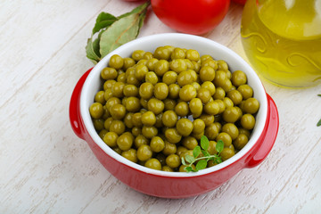 Green canned peas