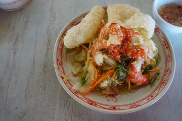Dish of Vietnamese pomelo and shrimp salad