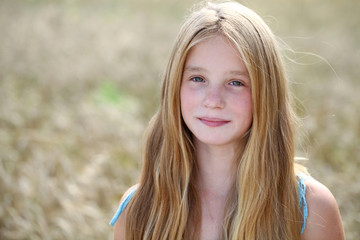 Naklejka premium Portrait of a beautiful young little girl