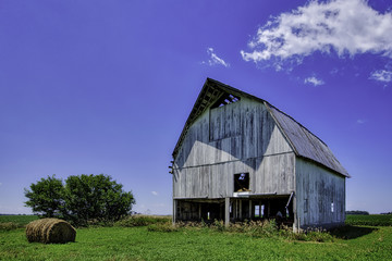 An old barn located in rural Parke County Indiana © scottevers7