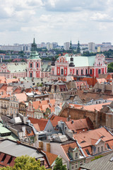 Obraz premium Poznań - 28 czerwca 2016: Widok na budynki i kolegiata w polskim mieście Poznań