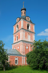Fototapeta premium The bell tower of the Epiphany Church of the Assumption Goritsky monastery sunny day in july. The Golden ring of Russia