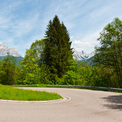 Fototapeta na wymiar Road in Alps