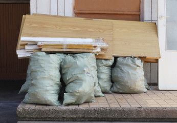 Obraz na płótnie Canvas Lots trash bags with boards lie on street