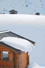 Chalets en neige immaculée