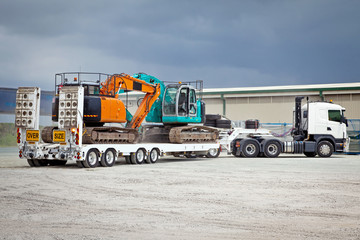 Truck Towing Hydraulic Excavators