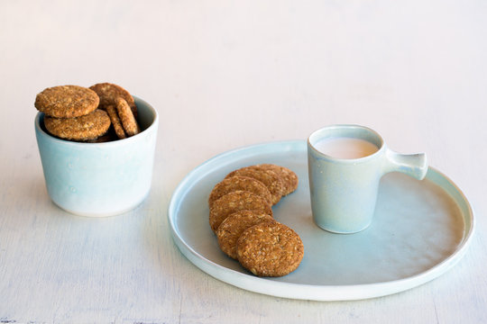 Whole grains oatmeal cookies with milk 