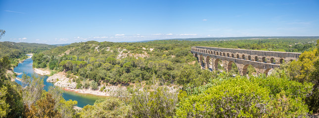 Panorama du Pont du Gard et des gorges du Gardon