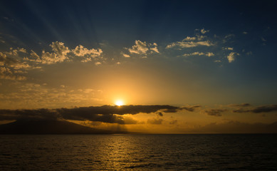 Fototapeta na wymiar Sonnenuntergang über dem Mittelmeer