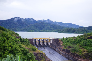 Obraz na płótnie Canvas Dam in thailand