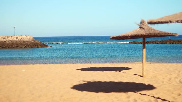 leerer einsamer Strand