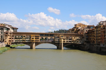 Fototapeta na wymiar Ponte Vecchio and River Arno in Florence, Tuscany Italy