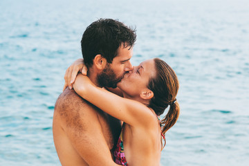 Fototapeta premium Attractive young couple kissing on the beach 