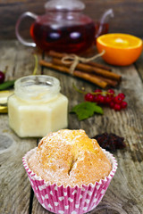 Cake with Red Currant Berries, Cinnamon and Tea