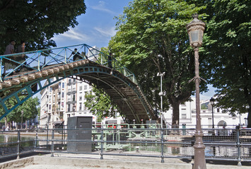 Obraz premium pedestrian bridge over the Saint-Martin canal in Paris, France