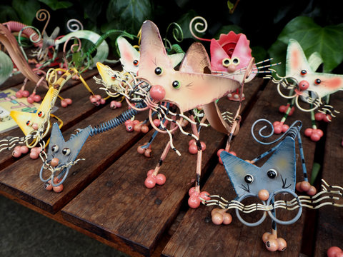Souvenir statuette cat made from Iron