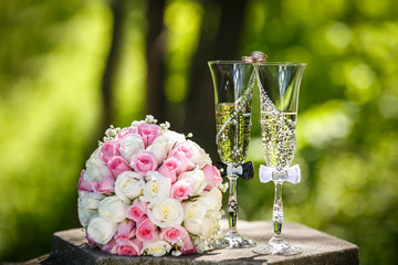 Wedding rings with roses and glasses of champagne