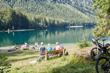 Group of mountain bikers taking a rest at beautiful lake Vordere - 118161563