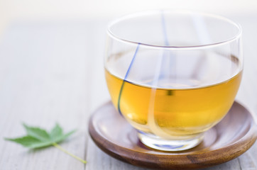Fototapeta premium ガラスの器に入った麦茶