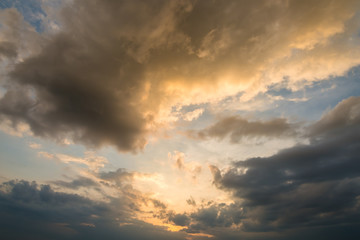 Obraz premium heavy strom clouds raining incoming