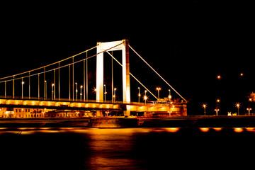 Nachtaufnahme in Budapest - Die Elisabethbrücke