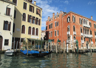 Fototapeta na wymiar Stunning Traditional Architecture along the Grand Canal of Venice, Italy 