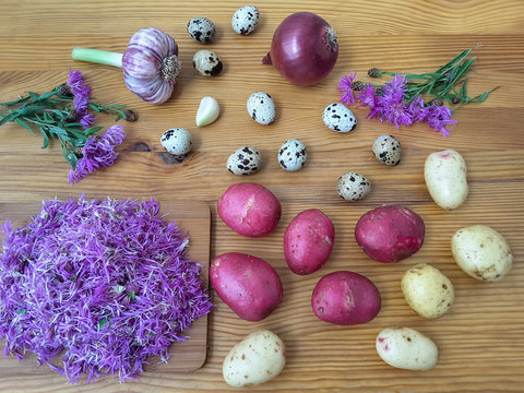 Cooking knapweed potatoes burgers with quail eggs, garlic and onion