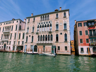 Fototapeta na wymiar Beautiful view from Grand Canal on colorful facades of old medie