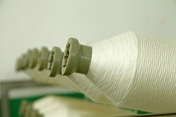 In industrial sewing machine spun yarn, many thread together