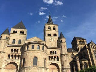 Fototapeta na wymiar Duomo di San Pietro, Treviri, Renania, Germania