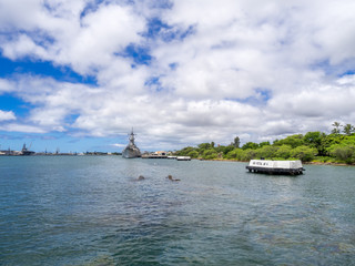 Obraz premium The USS Missouri battleship in Pearl Harbor, USA.