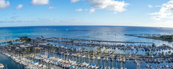 Fototapeta na wymiar Panoramic view of the Ala Moana Beach Park and Magic Island Lagoon in Honolulu, Hawaii.
