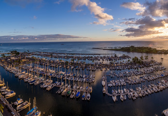Obraz premium Panoramic view of the Ala Moana Beach Park and Magic Island Lagoon in Honolulu, Hawaii.