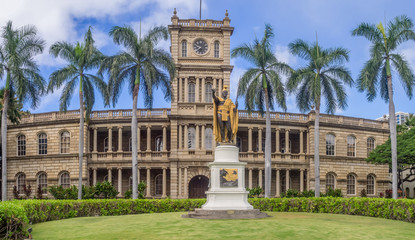 King Kamehameha I Statue in front of Ali iolani Hale, the Hawaii Supreme Court Building on King...