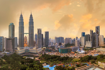 Naklejka premium Kuala Lumper skyline at twilight