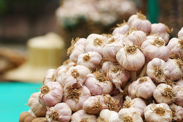 pile of garlic