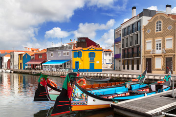 Fototapeta na wymiar Moliceiro boats docked along central canal in Aveiro, Portugal
