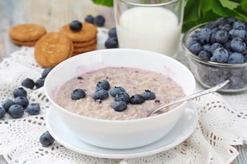 Healthy Breakfast. Oatmeal with blueberries.